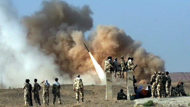 Иран изстреля ракети по американски бази в Ирак (ВИДЕО)