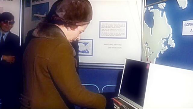 DekoTV - Queen Elizabeth sent her first email in 1976
