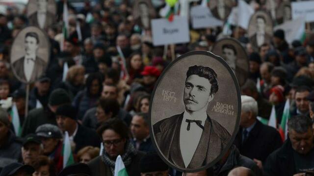 Днес България се преклони пред паметта на Апостола! 147 години от обесването на Васил Левски!