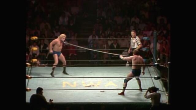 NWA: Roddy Piper vs Greg Valentine (Dog Collar match)