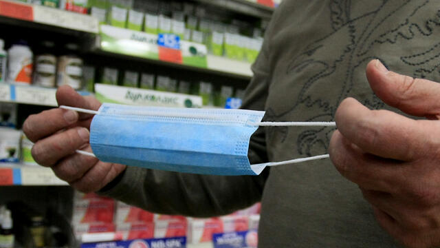 Предпасните маски по 25 ст. в аптеките в Пловдив се разпродадоха има само с цени над 2 лева за брой!