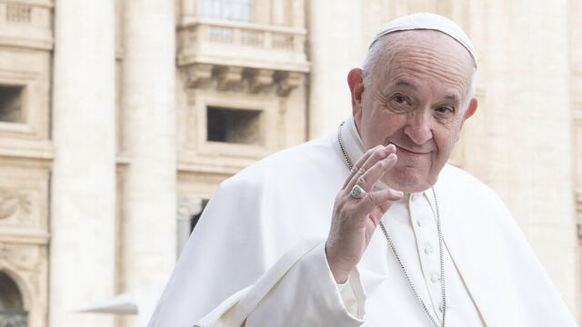 Папата се моли за оздравяването на заразените от коронавирус! Времето в което живяхме само за себе си приключи