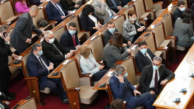 Днес тестваха депутатите за коронавирус (01.04.2020) Депутатът Хасан Адемов от ДПС е с положителна проба за коронавирус