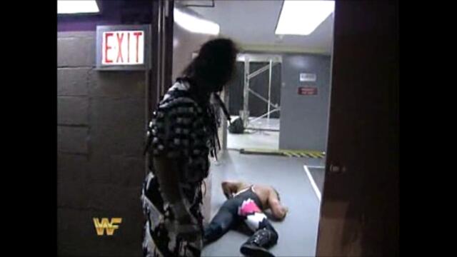 WWF Randy Savage vs Crush (Falls Count Anywhere) WrestleMania X