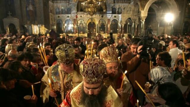 Множество православни храмове по света затвориха врати заради Ковид-19 - Светият синод на БПЦ отказа да затвори храмовете