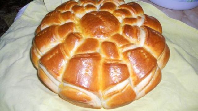 Останете в къщи и си направете питка! Домашен селски хляб без месене Опечен под капак - Вижте рецептата (ВИДЕО)