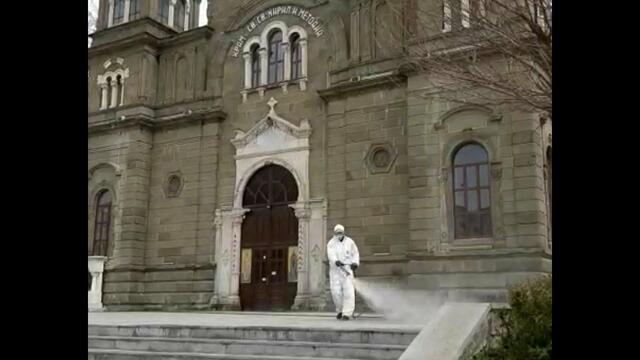 Вижте как дезинфекцират църквите в Бургас 2020! От Община Бургас видео