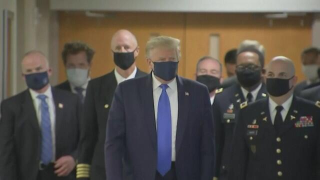 Американският президент Доналд Тръмп за пръв път се появи с маска на публично място