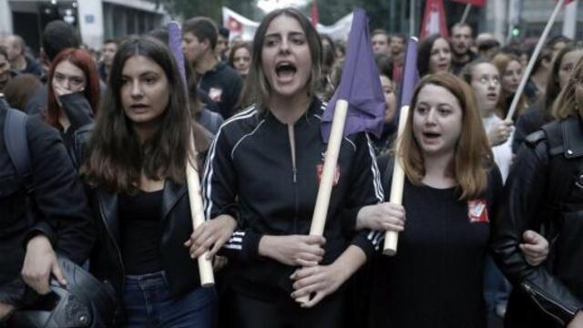 Ученически протести в Гърция (4.10.2020) В Гърция протести на ученици блокираха училища гимназии улици