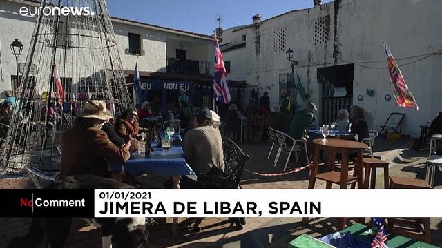 Spain: British anti-Brexit bar throws mock EU goodbye party