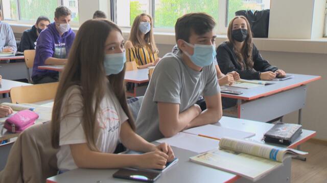 Как ще започне новата учебна година на 15 .09. 2021 г. - Учениците до четвърти клас ще са без маски в час