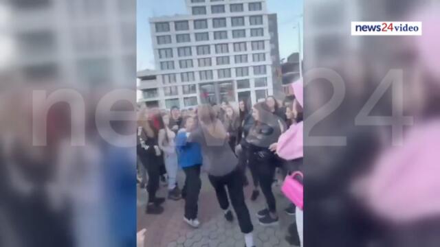 САМО В NEWS24sofia.eu TV: Бой между момичета пред мол "Парадайс" в София, деца гледат и снимат насилието