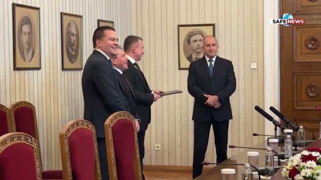 Президентът Радев връчи третия мандат на ИТН, върнаха го веднага