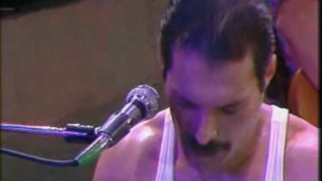 Днес е Международен ден против Спин - Queen - We Will Rock You and We Are The Champion (Live)