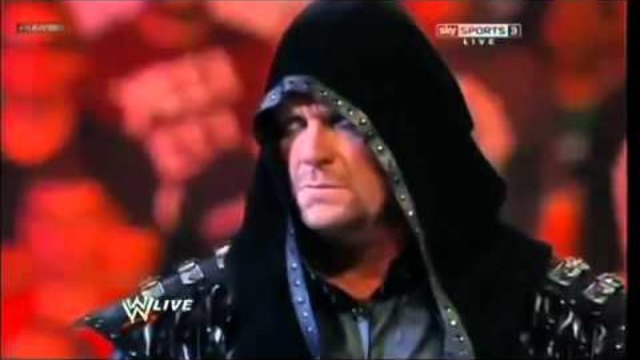 WWE -  Гробаря се завръща в федерацията