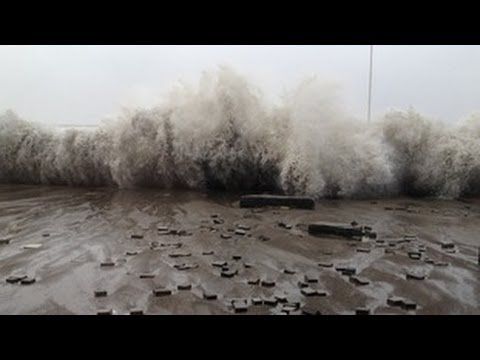 Апокалипсисът започна! Чудовищни вълни заливат Западна Европа (снимки и видео)