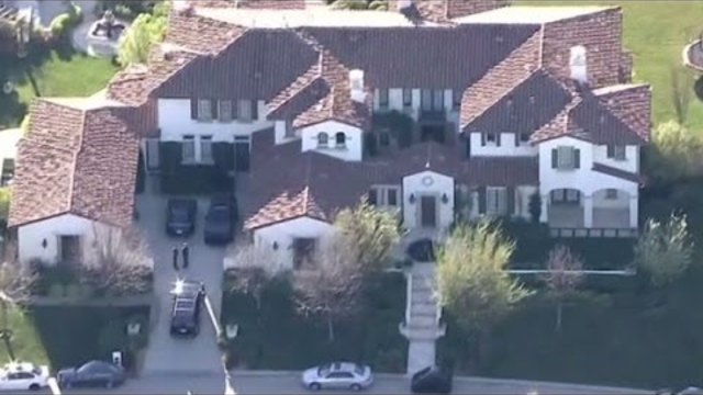 Deputies search Justin Bieber's home for evidence