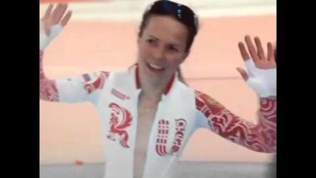 Олимпийка тръгна да се съблича на леда (снимки и видео)