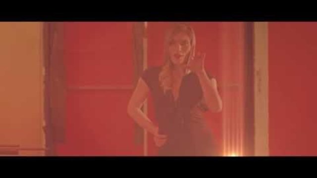 Χριστίνα Καρόλου - Δες το αλλιώς | Christine Carole - Des to alliws - Official Video Clip