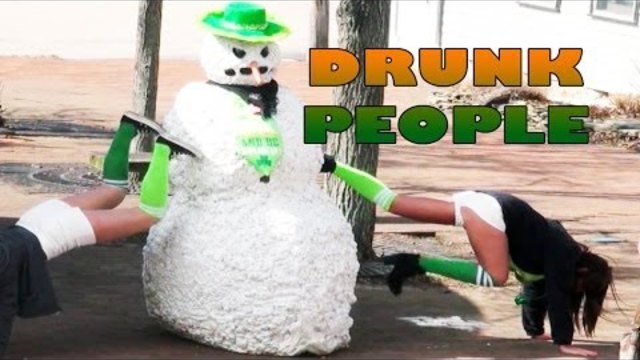 Какво е Ден на свети Патрик ! Prank Scaring Drunk People - St Patrick's Day