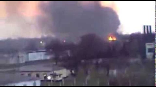 Взривове в Руският Кривой Рог (Видео) Евакуират хора в екшън от горящи танкове