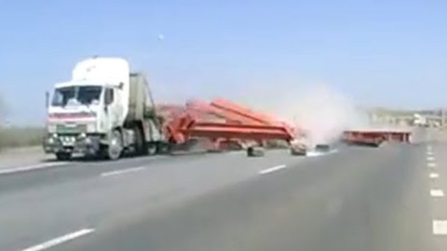 Truck Accidents Compilation 2014 (3)