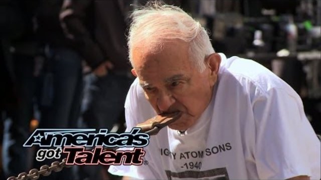 93 г. дядо дърпа кола със зъби - America's Got Talent 2014 (highlight)