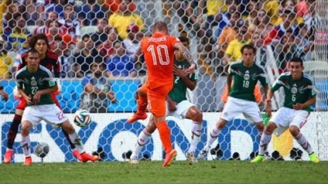 Холандия поразява Мексико 2-1