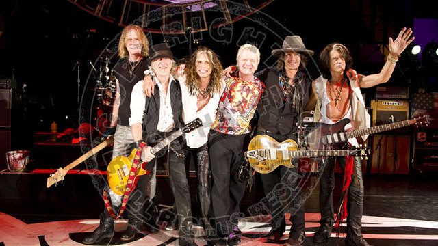 Джони Деп забива с Aerosmith в Масачузетс