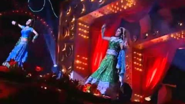 Садна и Рагини танцуват - Sadhana vs Ragini