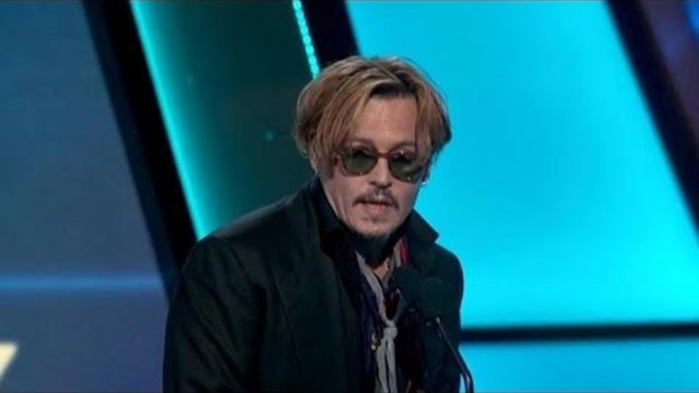 Невиждано Видео! Джони Деп се появи пиян и залита на Холивудските филмови награди 2014 Drunk Johnny Depp ..!!!