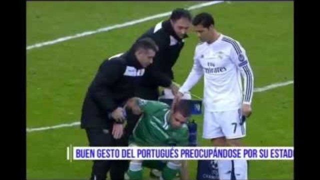 Cristiano Ronaldo knocks a Ludogorets player, he apologizes and give his shirt after game