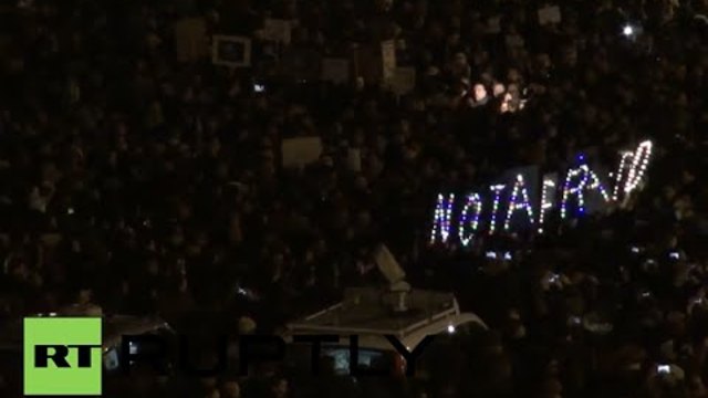100 000 души се събраха на площад Република в Париж за жертвите на нападението над списание Charlie Hebdo