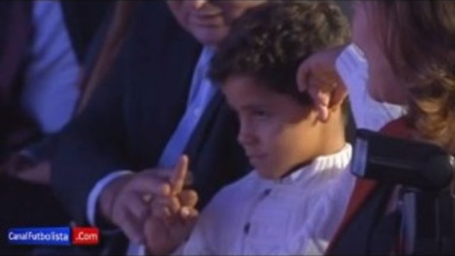 Кристиано Роналдо получи среден пръст от сина си
