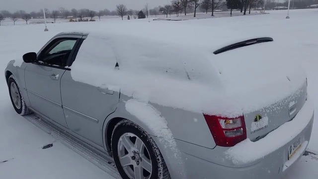 Вижте най-бързият начин за чистене на кола през зимата!