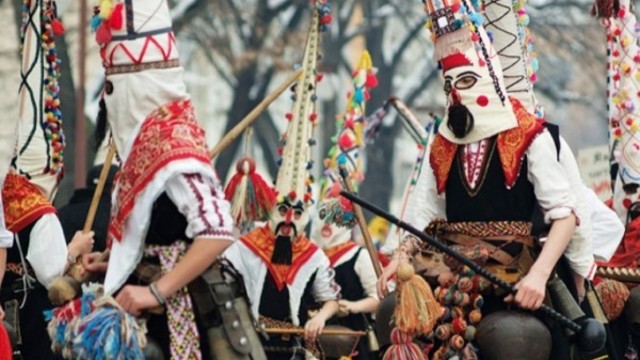 В Перник празнуват Сурва 2016 г. вечерта на 13 януари