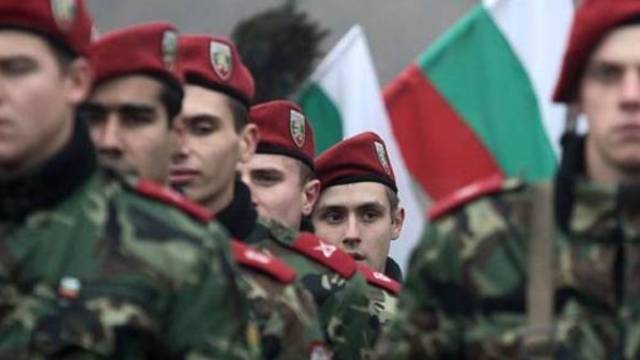 Всички българи от 18 до 32 години - на военен отчет