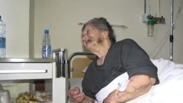 Бруталност и ужасна жестокост! Маскиран преби зверски и ограби 93-год. жена за 100 лева