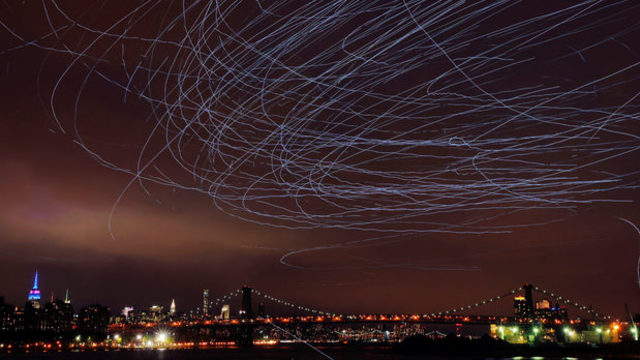 Пощенски гълъби осветиха небето над Ню Йорк