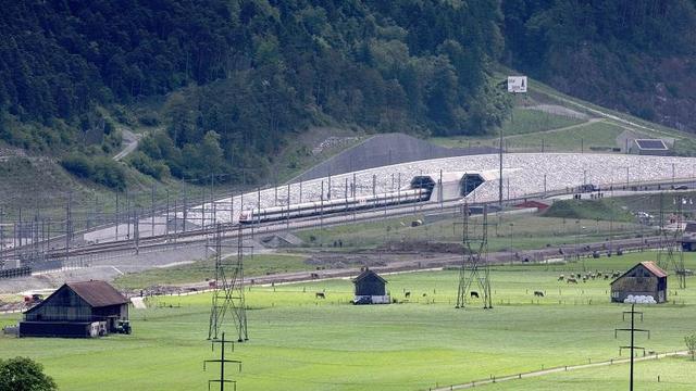 Швейцария откри най-дългия тунел в света