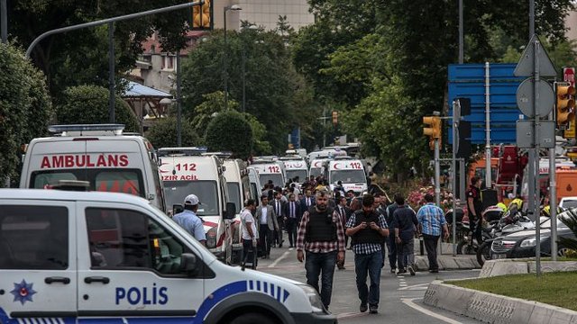 Мощен взрив разтърси Истанбул, има жертви