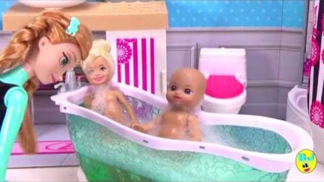 Frozen Anna kids Bath time babydoll pee & stuck in toilet toy Disney #FrozenAnna BabyJoy