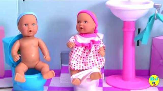 Барби кукла бебе гърненце обучение Част 2 - #Colorpoop от Gummy хапче играчки бебе Joy