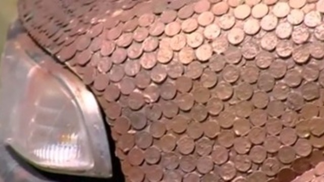 Американец облепи джипа си с монети - North Carolina man covers his Blazer with 51,300 pennies