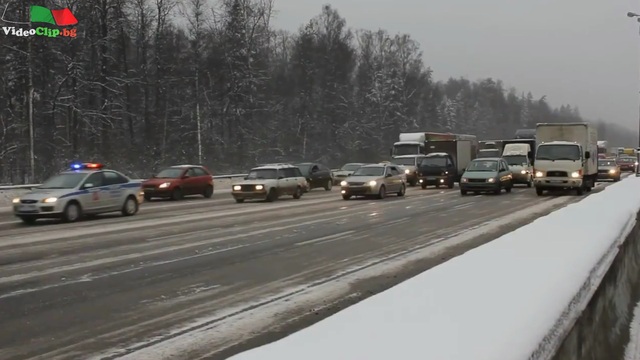 Така се чистят автомагистрали в Русия