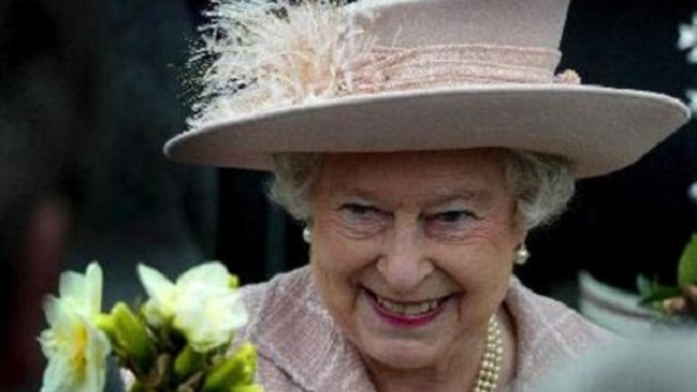 Гвардеец едва не застреля Кралицата в Бъкингамския дворец