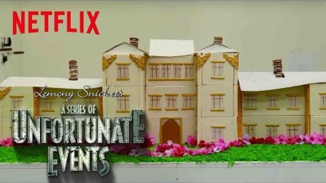 Не горете това у дома си! Лемъни Сникет A Series of Unfortunate Events | Netflix Kitchen: Baudelaire's Flaming Mansion | Netflix