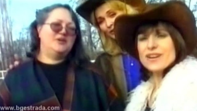 9 юни - Международен ден на приятелството. Мими Иванова, Ваня Костова и Росица Кирилова - Приятелство се подарява (2002)