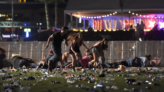 Вижте ужаса в Лас Вегас след стрелба на коцерт! (ВИДЕО) - Най-кръвопролитната масова стрелба в историята на САЩ