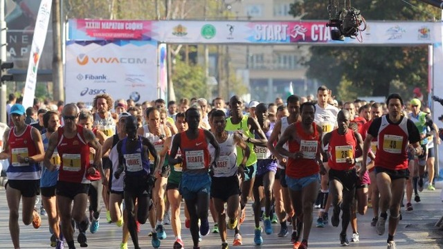Кениец победи на маратона в София, взе 9 хиляди лв. - Над 3000 души участват в надбягване в София